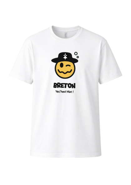 t-shirt blanc homme avec smiley breton yech'ed mat portant un chapeau traditionnel avec hermine bretonne avec le logo Smileizh !
